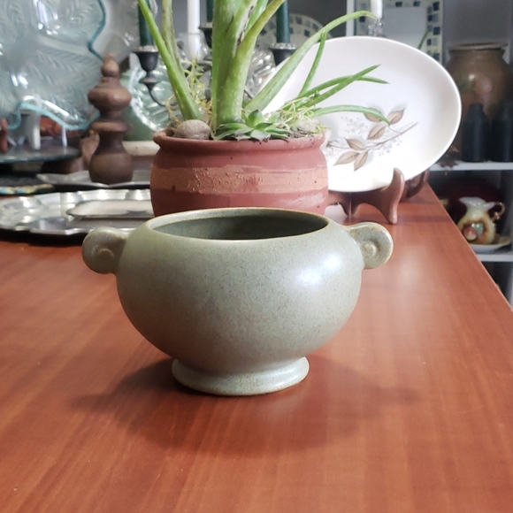 Mcoy Floraline #452 Planter - Picture 1 of 4